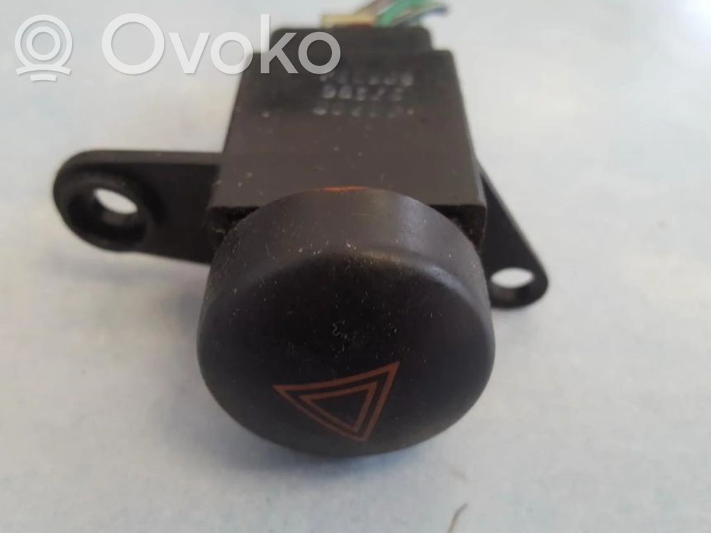 Botón interruptor de luz de peligro   621W01830,621W01830