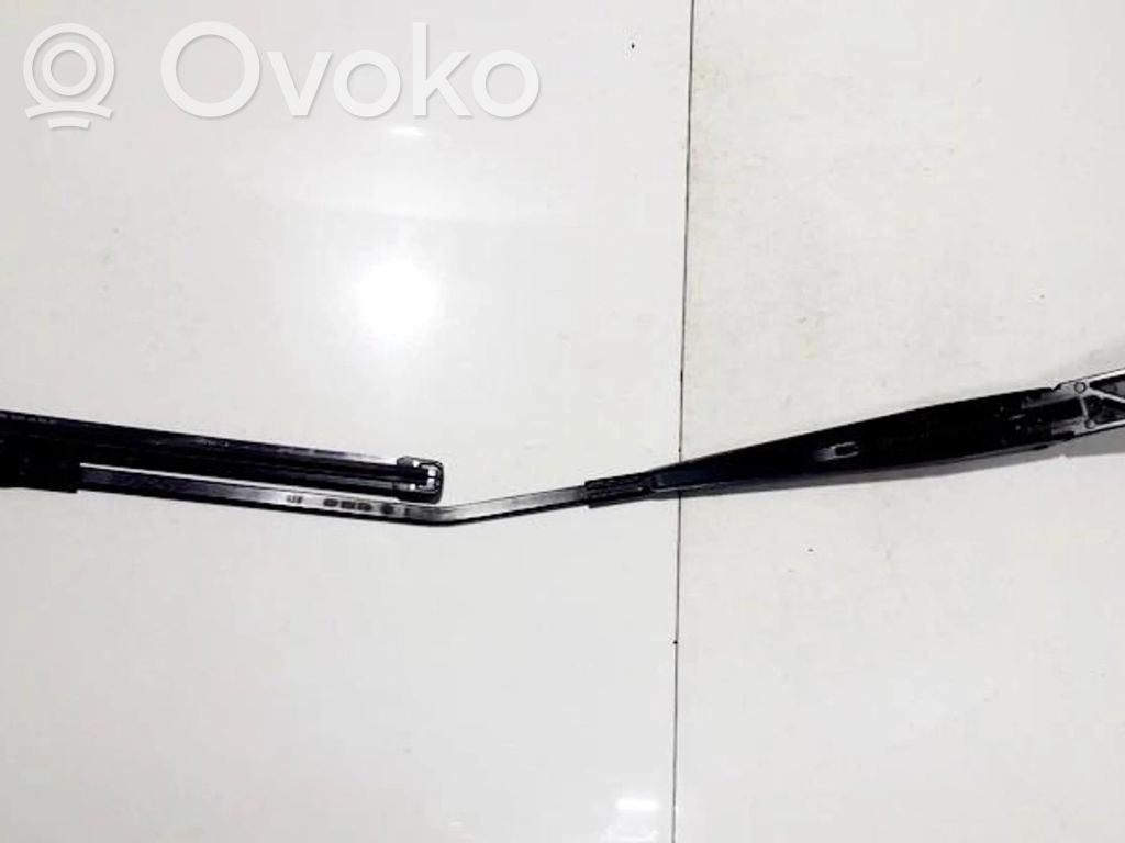Volkswagen Golf V Bras d'essuie-glace avant 