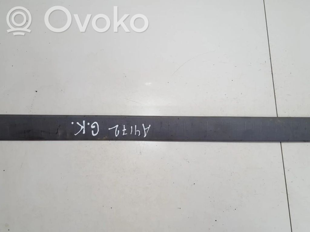Toyota Avensis Verso Capac prag spate 