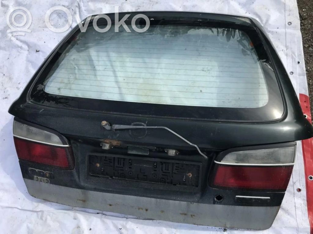 Mazda 626 Takaluukun/tavaratilan kansi 