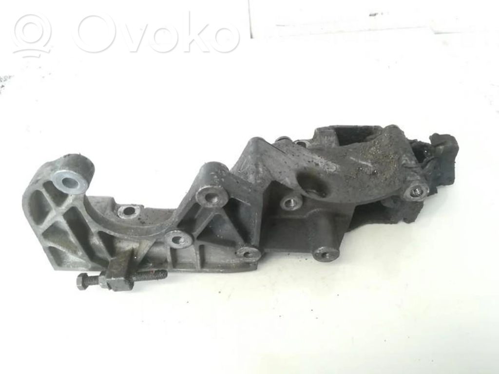 Renault Megane I Engine mounting bracket 
