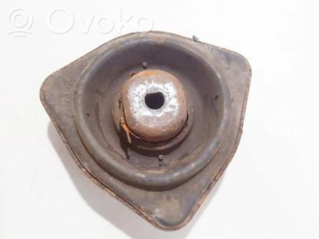 Nissan Primera Kierrejousen kiinnitys 