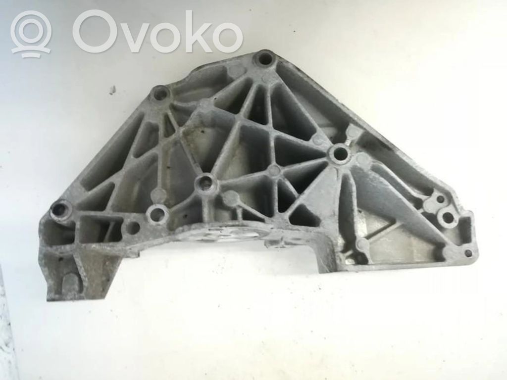Ford Mondeo MK IV Engine mounting bracket 