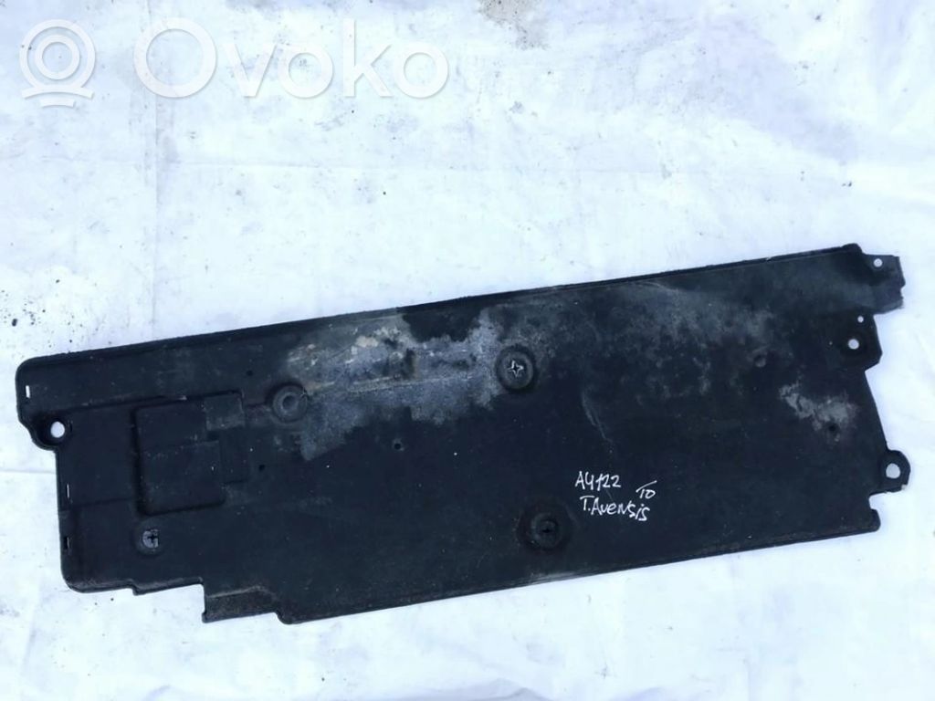 Toyota Avensis T270 Osłona dolna silnika 