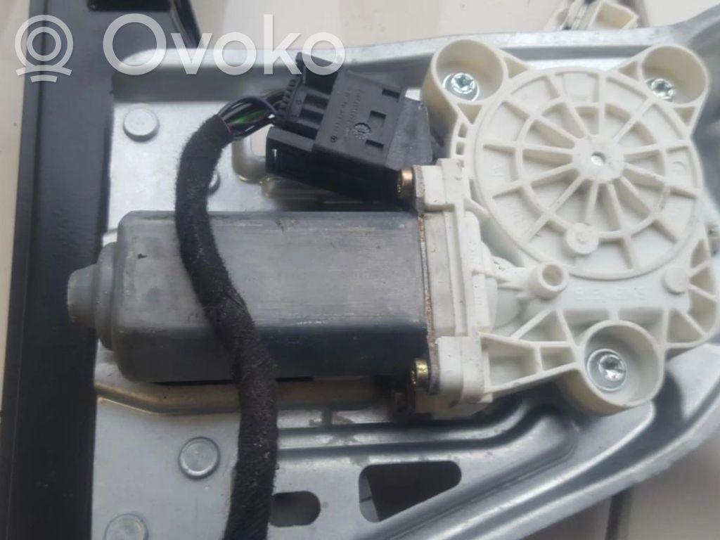 Mercedes-Benz C W203 Motorino alzacristalli della portiera anteriore