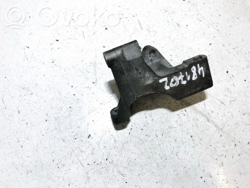 Volvo V50 Engine mounting bracket 