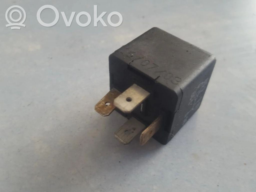 Otros relés   8D0951253A,8D0951253A