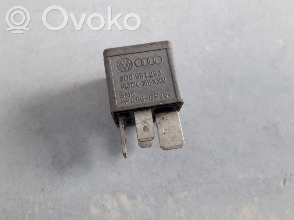 Otros relés   8D0951253,V23134J52X300,8D0951253,V23134J52X300,V23134J52X300