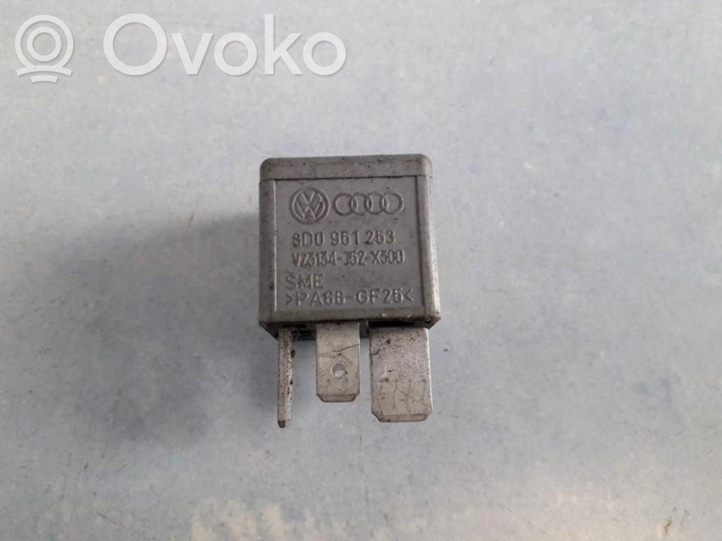 Altri relè   8D0951253,V23134J52X300,8D0951253,V23134J52X300,V23134J52X300