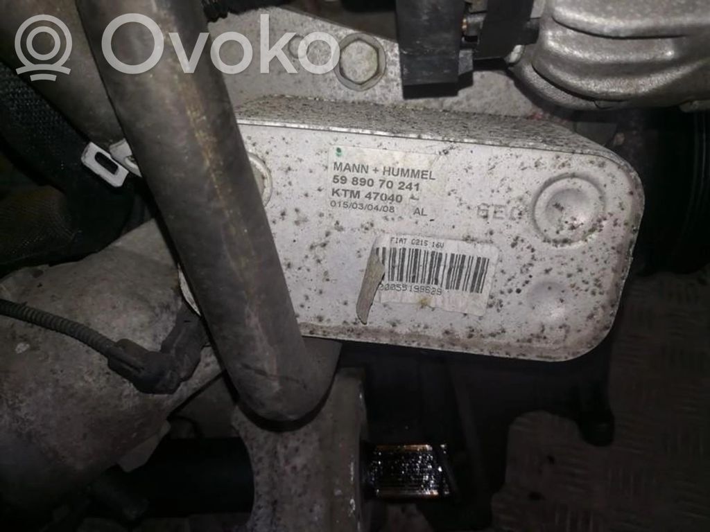 Opel Astra H Radiatore dell’olio del motore 
