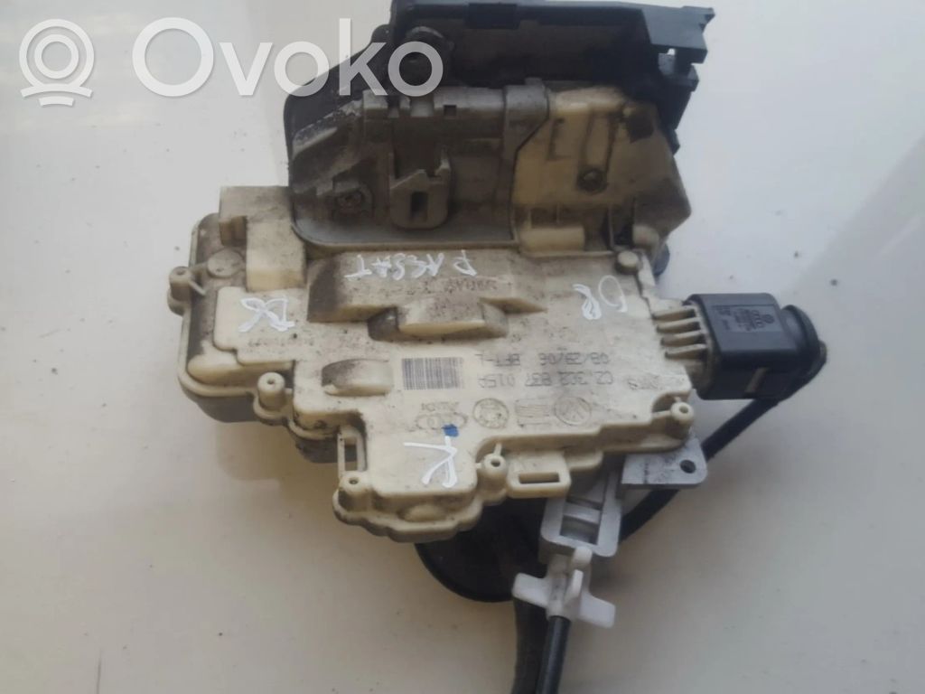 Volkswagen PASSAT B6 Încuietoare ușă față 