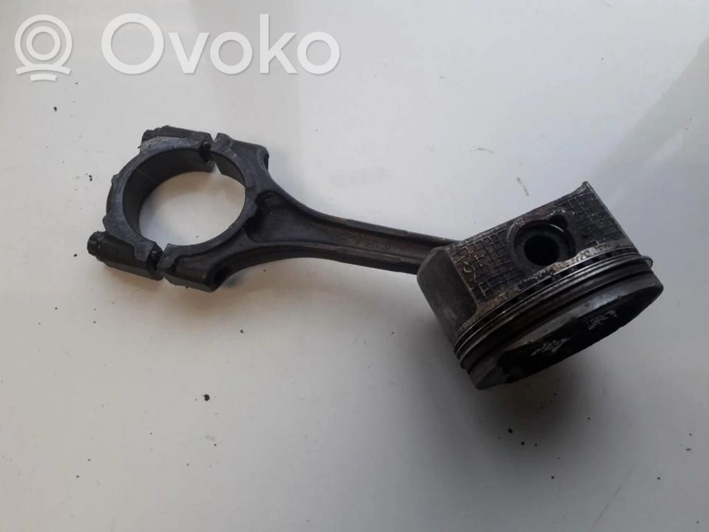 Piston avec bielle