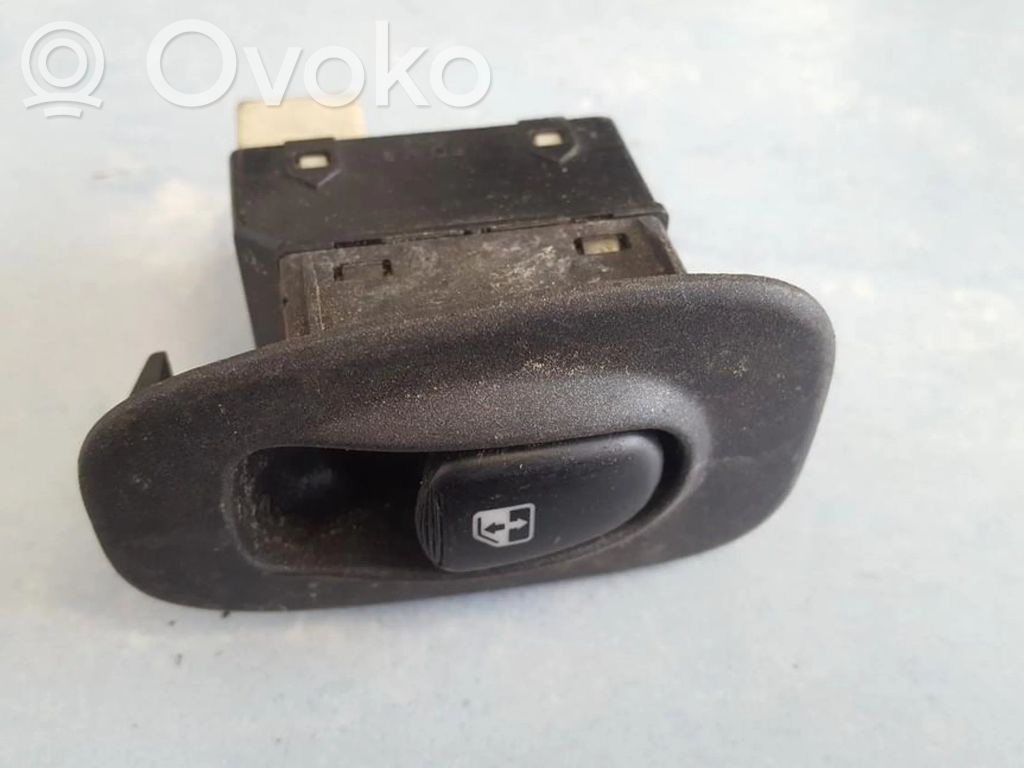Hyundai Accent Interruptor del elevalunas eléctrico