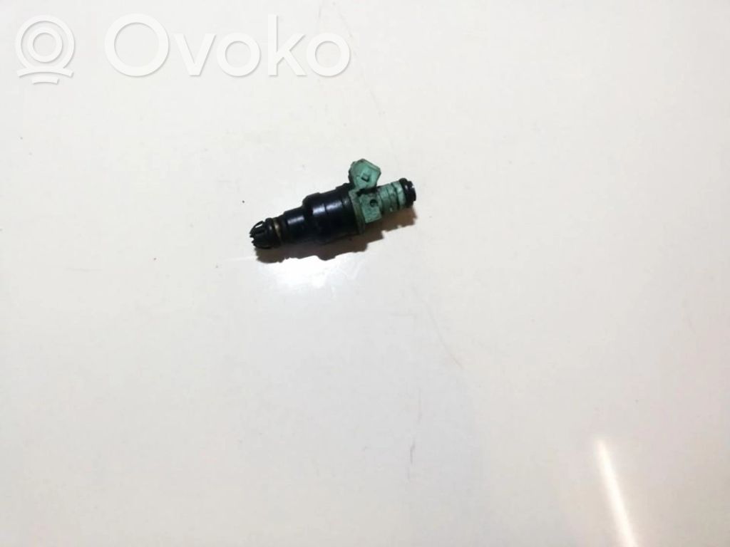 BMW 5 E39 Fuel injector 