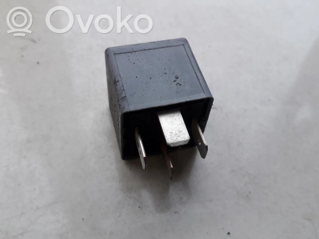 Inne przekaźniki   8D0951253,8D0951253