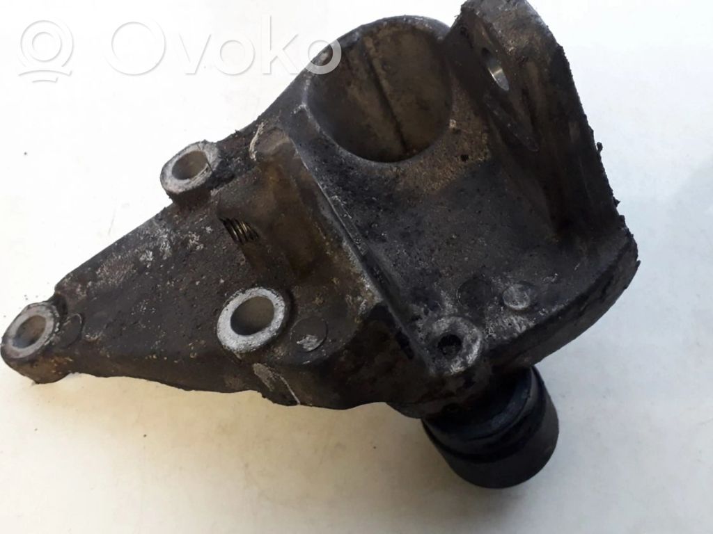 Citroen C5 Engine mounting bracket 
