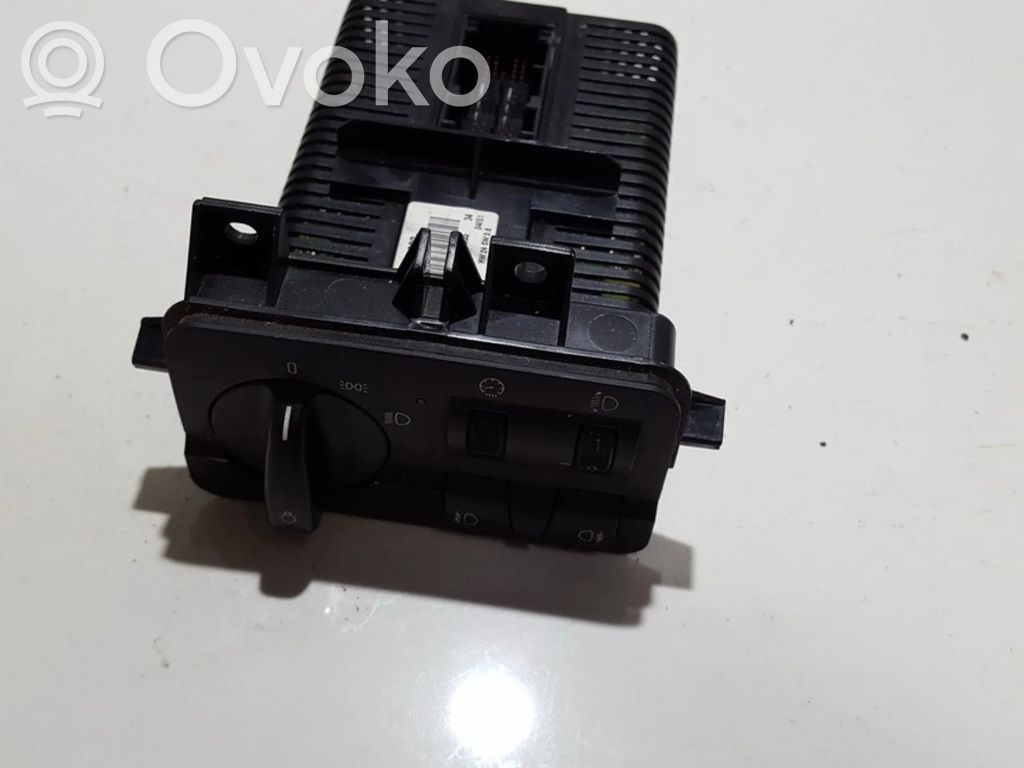 Interruptor de luz   6936832,532228401,0030555,532228401,6936832