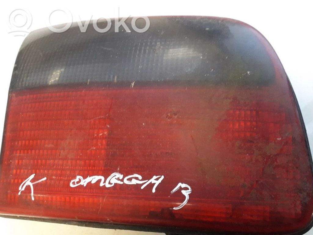 Opel Omega B1 Feux arrière sur hayon