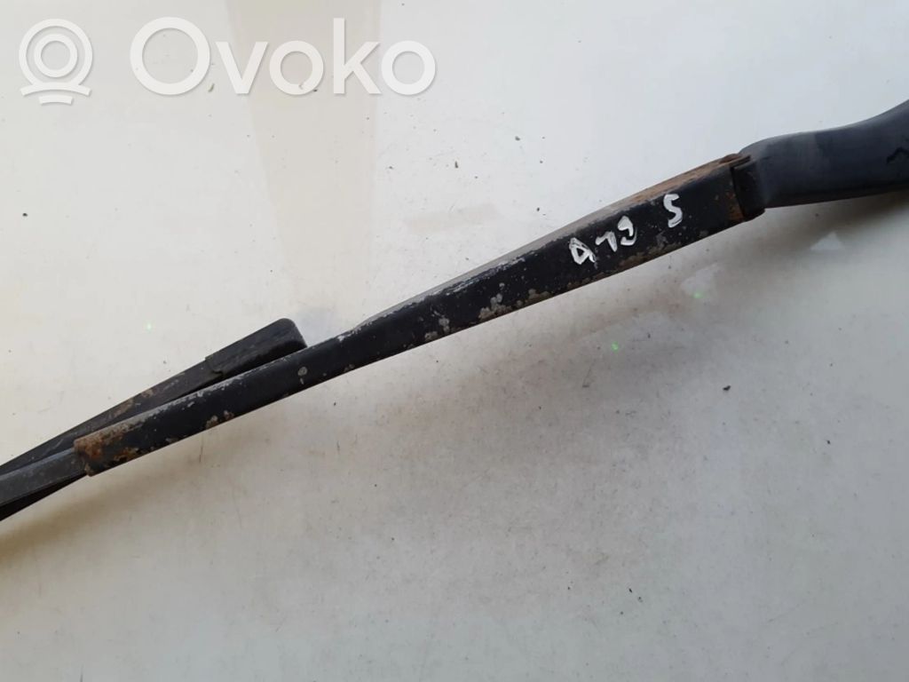Nissan Almera Brazo del limpiaparabrisas delantero