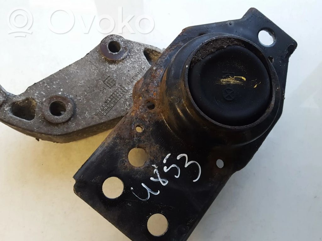 Nissan X-Trail T31 Engine mount bracket 