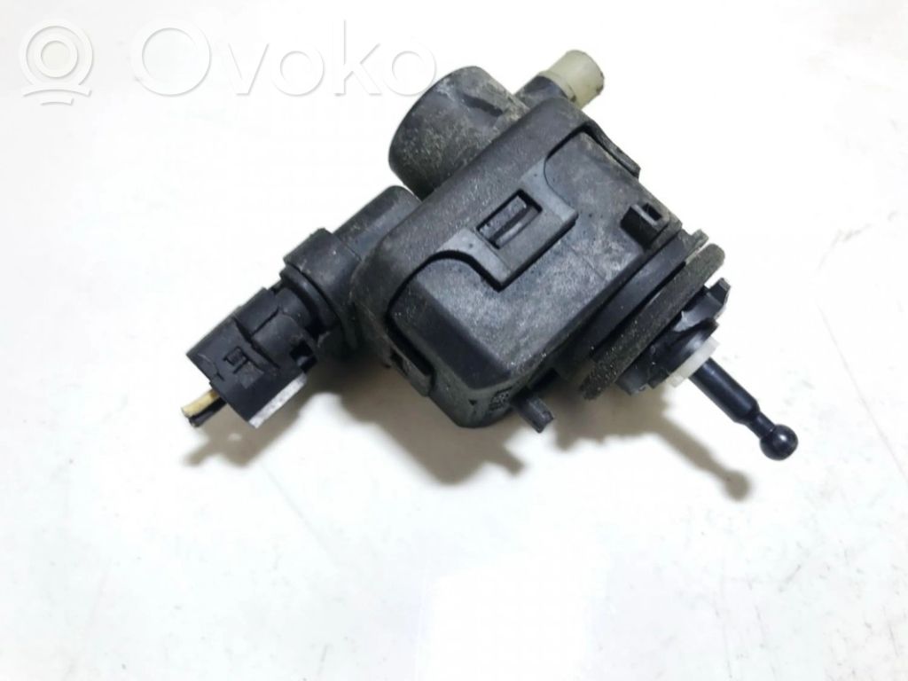 Headlight level adjustment motor
