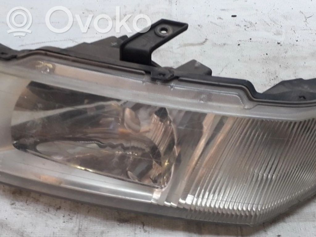 Mitsubishi Space Wagon Phare frontale 