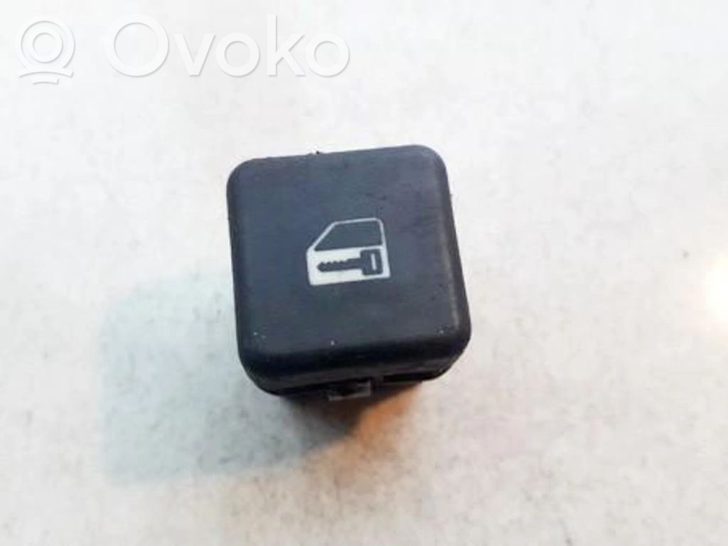 Botón interruptor de bloqueo de puertas   8360828,8360828