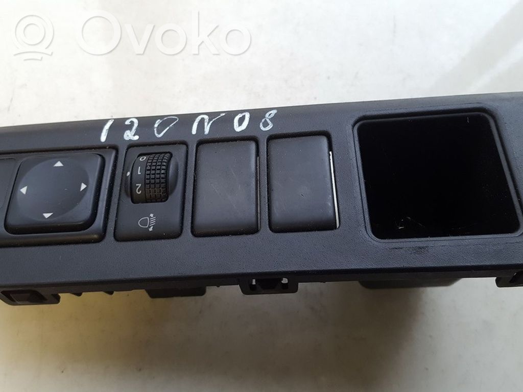 Nissan Note (E11) Interruttore di regolazione livello altezza dei fari 