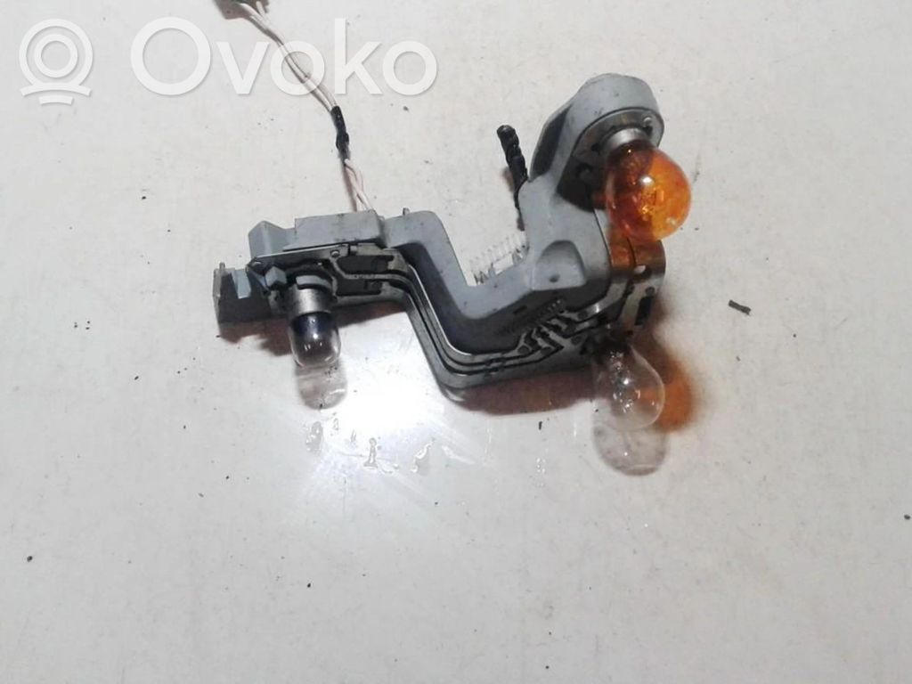 Mitsubishi Outlander Porte ampoule de feu arrière