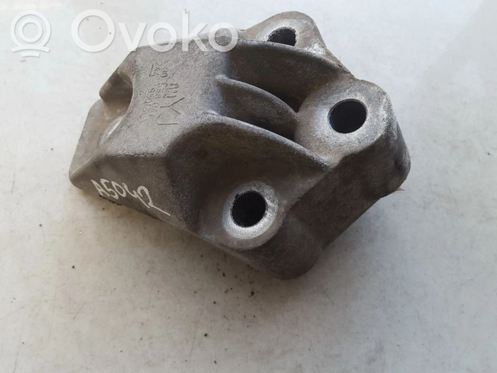Opel Vectra B Engine mounting bracket 