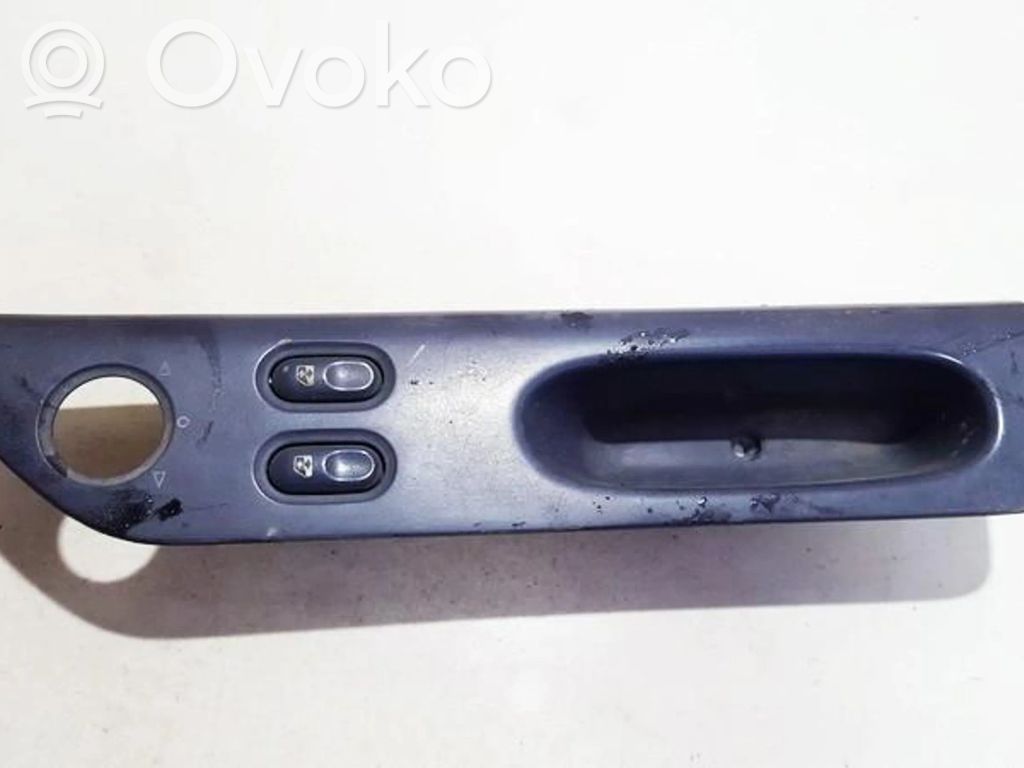 Electric window control switch   7701686,770167,770167,7701686