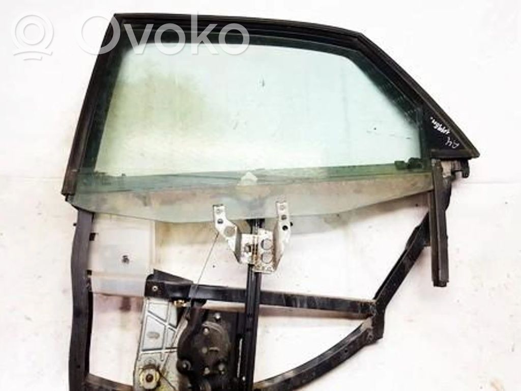Audi A4 S4 B5 8D Takaoven ikkunalasin kehys 