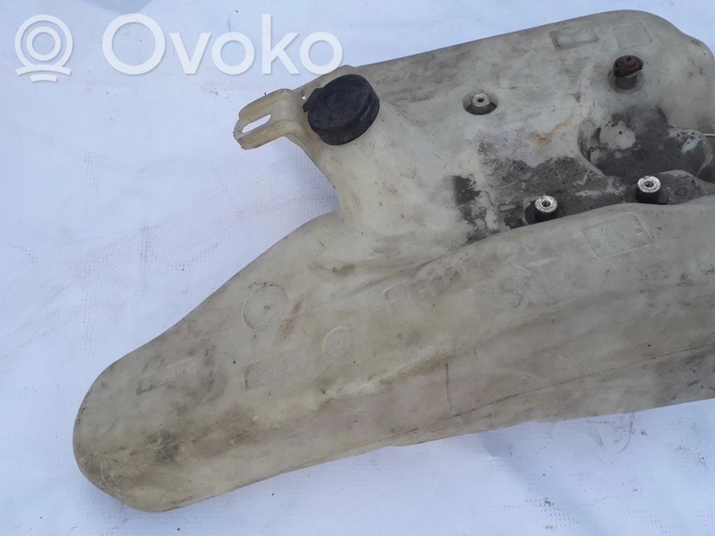 Alfa Romeo 147 Tuulilasinpesimen nestesäiliö 