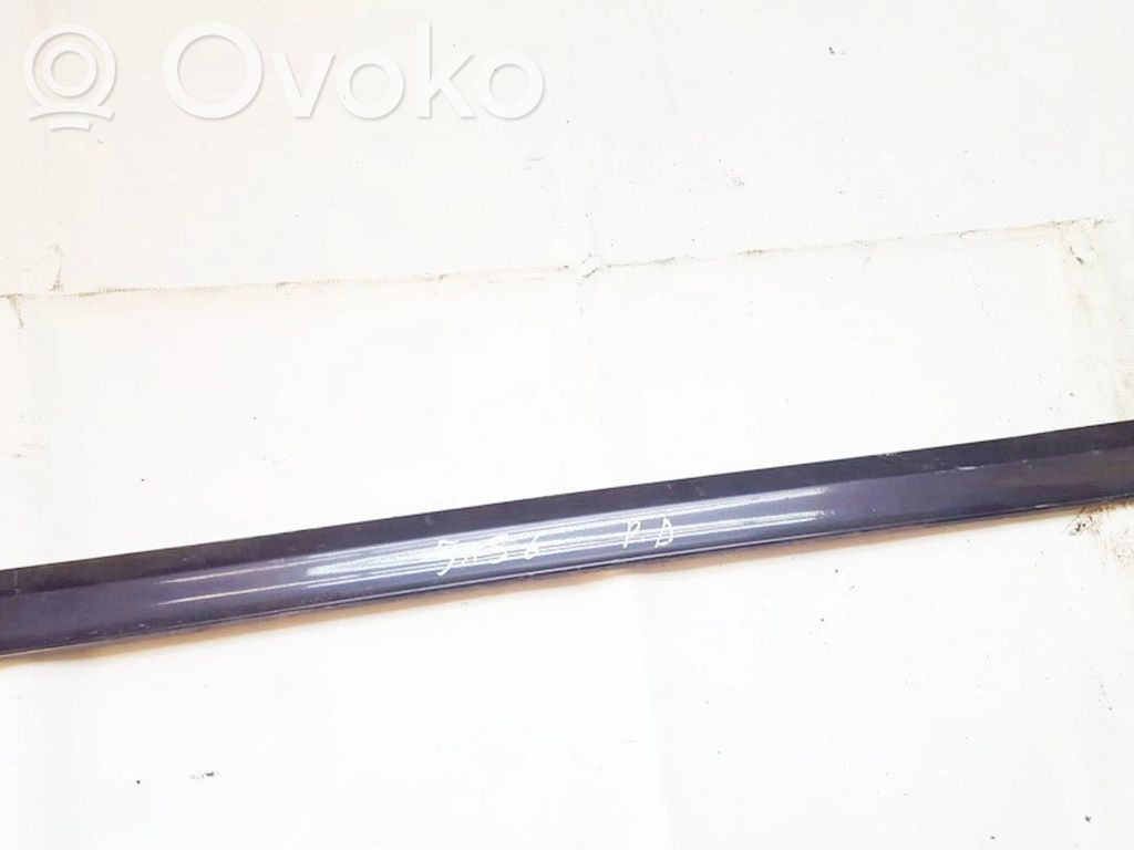 Volkswagen PASSAT B4 Listwa drzwi 