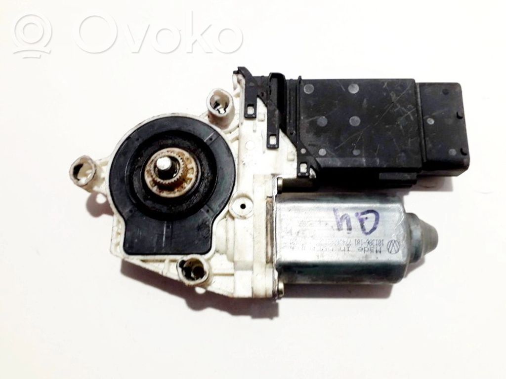 Volkswagen Golf IV Silnik regulatora szyby drzwi przednich 