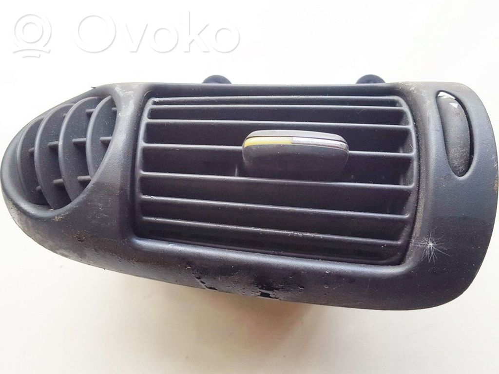 Mercedes-Benz C W203 Griglia di ventilazione centrale cruscotto