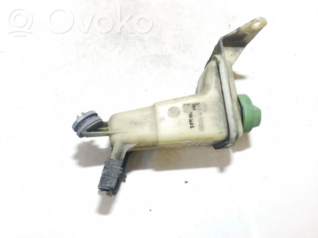 Ohjaustehostimen nestesäiliö   8D0422373C,8D0422373C