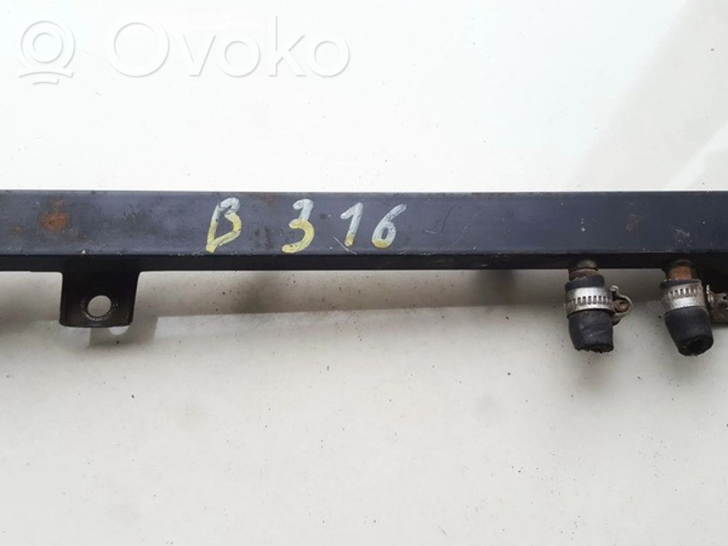 BMW 3 E36 Rampă alimentare injectoare 