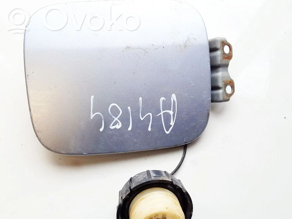 Polttoainesäiliön korkki