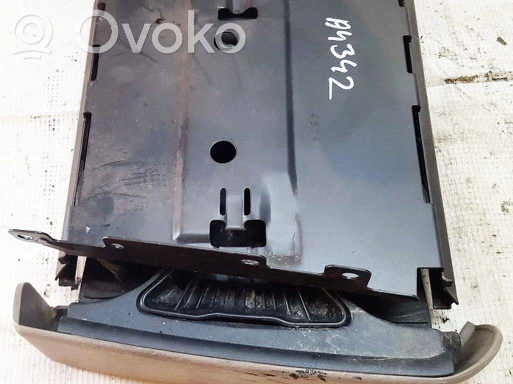 Chrysler Voyager Uchwyt na kubek deski rozdzielczej 