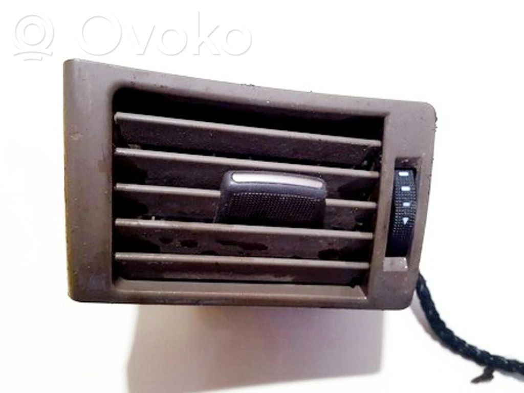 Grilă ventilație centrală   8E0820902D,8E0820902D