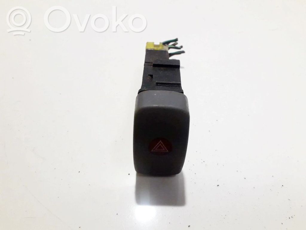 Nissan Micra Hätävilkkujen kytkin 
