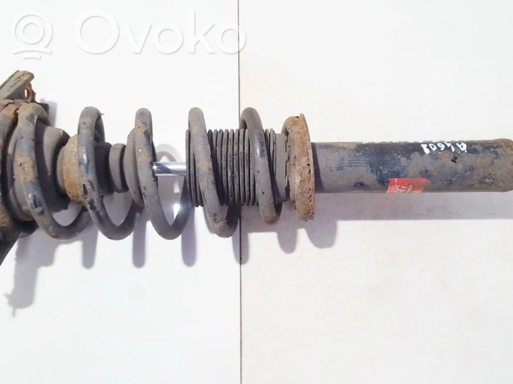 Nissan Primera Stoßdämpfer hinten 