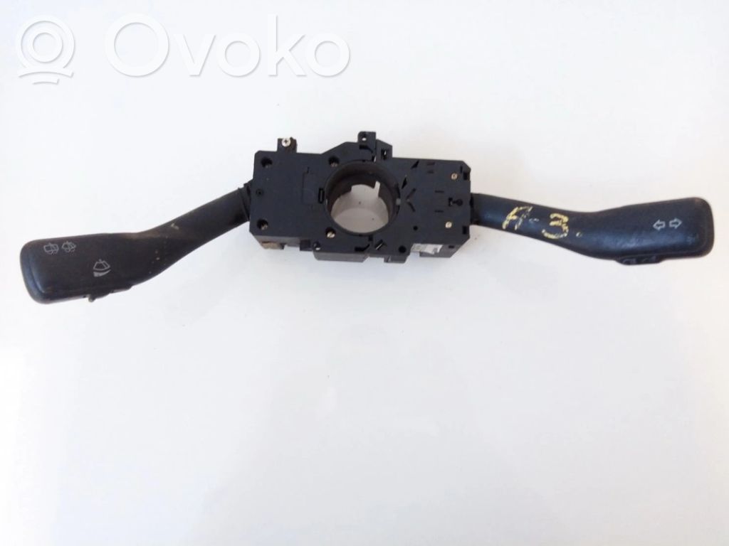 Volkswagen PASSAT B5 Leva/interruttore dell’indicatore di direzione e tergicristallo