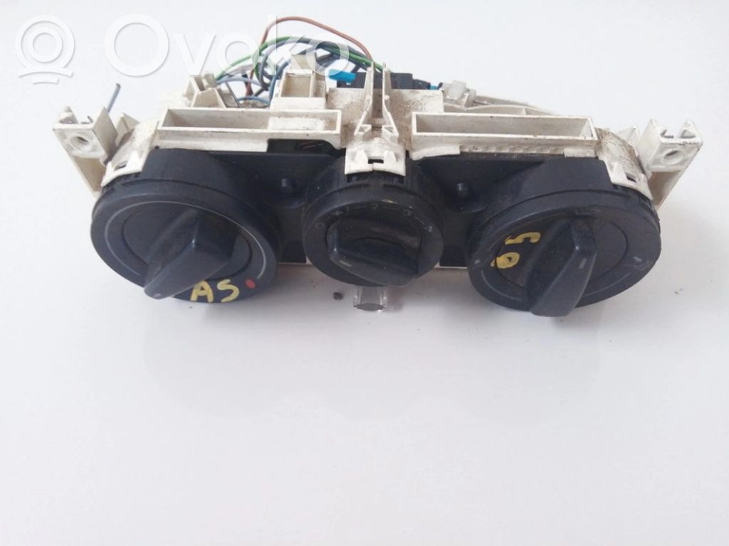 Volkswagen PASSAT B5 Unitate control climatizare 