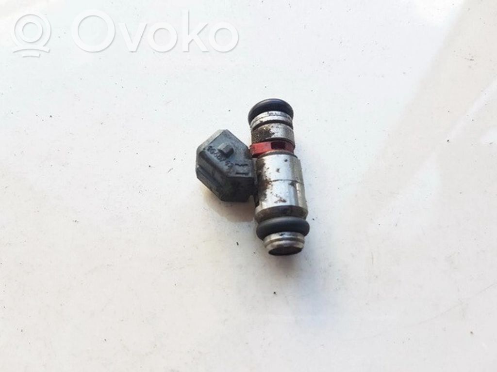 Volkswagen Golf IV Injector combustibil 