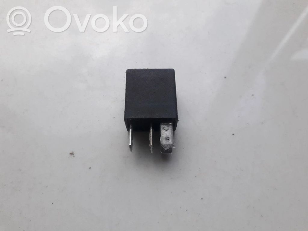 Otros relés   A727581,7676504,7676504,A727581