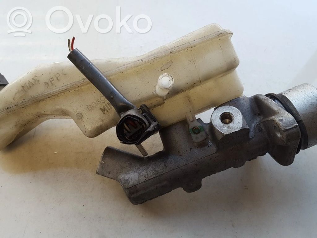 Toyota Corolla Verso AR10 Pääjarrusylinteri