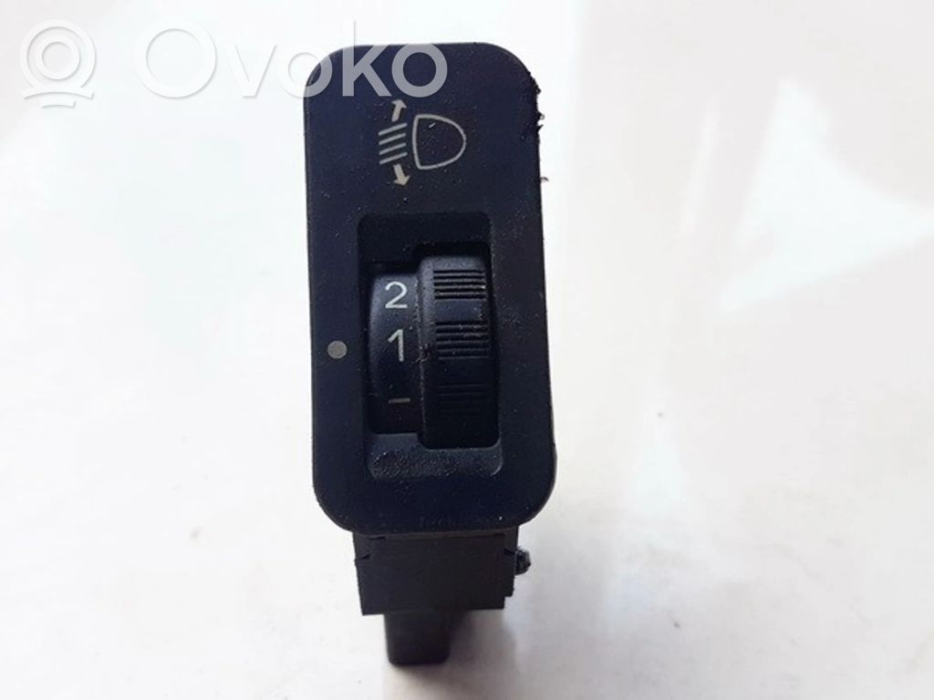 Peugeot 206 Headlight level height control switch 