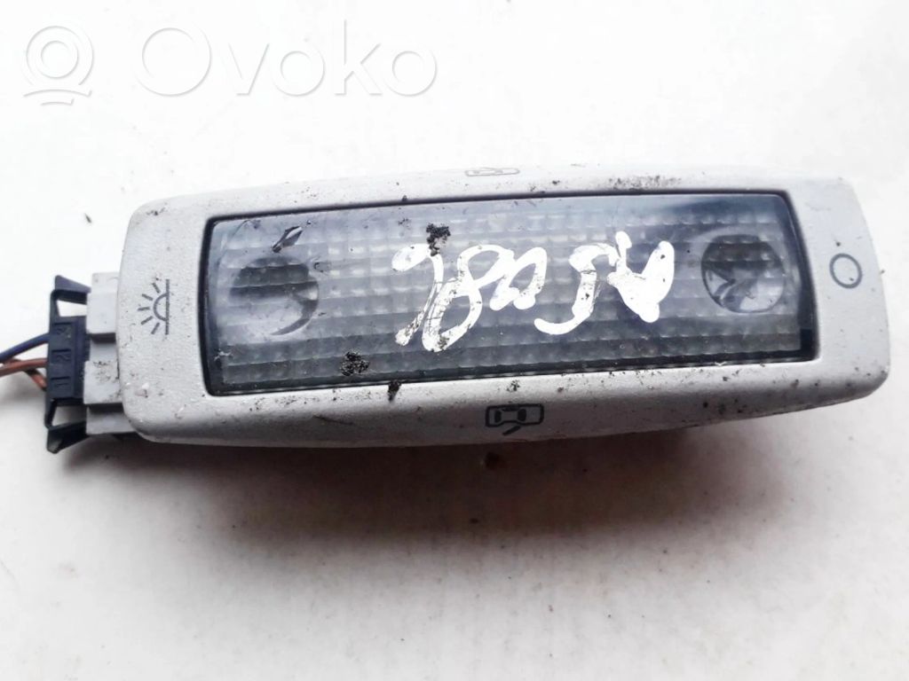 Volkswagen PASSAT B5 Lampka podsufitki tylna
